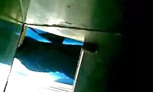 Say xỉn, trẻ nô lệ chết tiệt tại một bữa tiệc với hunkies. Các cô gái đã say rượu, và quyết định séc nhat ban phải có một nhóm. Phụ nữ xinh đẹp bắt đầu liếm dâm và hậu môn với đàn ông đẹp trai, đi đôi cực khoái.