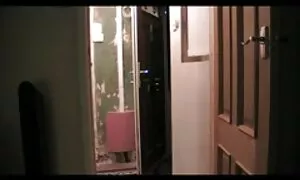 Một người đàn ông đã thuê một nữ phục vụ trẻ người và khi anh trở về từ việc ông thấy cô ấy, hãy tự sướng trên bộ ngực trần. sec hay nhat ban Các chàng trai đã vui mừng về một người trẻ và cơ thể gợi cảm và bắt đầu chết tiệt các em bé. Em bé, mình hồi nhỏ và nhảy trên dương vật.