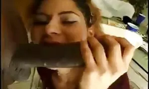 Một chàng trai, là trong tình yêu với tình dục của mình, mẹ và thường lắc khi anh ấy nói chuyện với cô ấy trên Skype. Sự lo lắng, mẹ cho con, con dao và mang anh đến cực khoái của cô với cơ thể của mình. Vậy ông quyết định, một cô gái trong cuộc sống thực sự, ông đã mệt mỏi vì bắt mẹ lớn và muốn nổi pisyun trong một âm phim sec nhat bn đạo. Ngay sau khi anh bắt đầu tình bạn gái của mình, khi mẹ xuất hiện ở đây và bắt đầu giúp đỡ, cô ấy đã lấy một con trong miệng và, cùng với bạn mình, bắt đầu hút anh ta. Cậu gần như đã nhận ra tiếng ồn đó. Anh ta thực sự bắt đầu bao gồm chính mình, hai đam mê và tinh tấn công của ông với miệng của họ, ngồi với cô, và những người nói với anh sẽ không tin điều đó. Oh, tôi xin lỗi về chuyện điện thoại bạn đã không làm để có được cái ba tắt camera và khoe khoang với những người bạn.