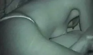 Một đồng một thành viên của một cô gái anh. Các phim sec nhat ban vu to chàng giữ ngực bởi hông và trượt về anh ta. Các con gái, ngồi với âm hộ của cô và hôn một cô gái.