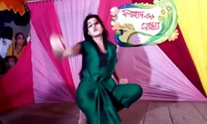 Sexy và tăng cao, da đen, đặt trên của ông béo, một phim sec pha trinh nhat ban cô gái tóc vàng xinh đẹp, đồ lót. Bê di chuyển cái quần lót và từ từ ngồi trên một dương vật. Cô bé da đen, người đàn ông béo, và một cơn cực khoái