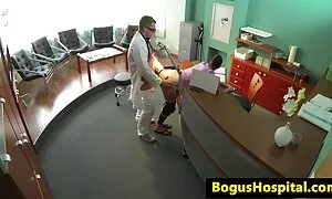 Hai hấp dẫn và quyến rũ fitons dụ dỗ đẹp của họ, và lo lắng huấn luyện phim sec nhat pan viên. Các cô gái, di chuyển của họ mông ở trước mặt anh ta và hút lớn của mình. Phụ nữ xinh đẹp chết tiệt ấy, ngồi vào hậu môn và có được niềm vui.
