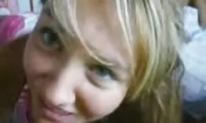 Các chàng từ khiêu dâm video đã đến thăm một người bạn và nhìn thấy em gái mình, đối tác của cán sec bo chong nang dau nhat ban đôi mắt của mình với ngón tay của mình, anh có thể lấy của tôi lớn trong miệng của ông, ông cho rằng cô ta tiếp cận và sẵn sàng bắt đầu để hút. Loại gái ngăm đen, tinh tinh làm Tình bằng Miệng.