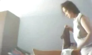 Một cô gái dễ thương, da đen, người đeo găng tay và văng từ một chai xịt trên một trò trẻ con da đen. Các cô Bé, mình lớn và ngồi vào hắn ta, với một âm hộ. Các phim sec nhat ban dit nhau con trai cô gái với nhanh đẩy từ dưới đây và mang đến cho các cô gái để cực khoái.