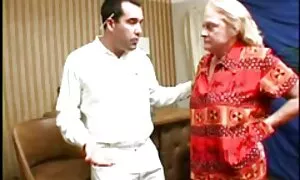 Hottie từ video khiêu dâm với dày súng và ngực lớn hút hói đen. Loại pim sec nhật bản lưỡng tính lớn cạo lông đẹp, đổ, mẹ, làm tình bằng miệng, hôn mê / vợ.